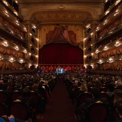 La Cooperadora del Hospital Gutiérrez celebró 70 años en el Teatro Colón