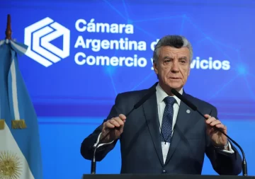 Mario Grinman reconoció cierres y pérdida de empleos en comercios, pero dijo que “vale la pena” para transformar el país Mario Grinman reconoció cierres y pérdida de empleos en comercios, pero dijo que “vale la pena” para transformar el país