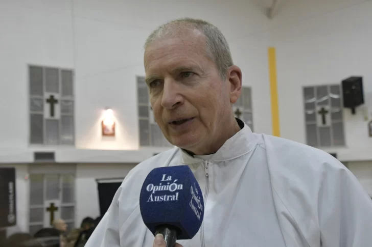 PADRE-LUIS-HETZE-MIC-728x485 PADRE-LUIS-HETZE-MIC-728x485
