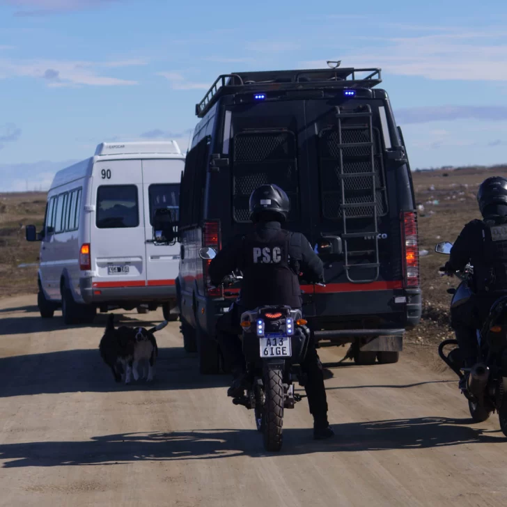 Crimen del empresario en Río Gallegos: Reconstruyeron el trayecto de la camioneta de Nelson Ariel Romero y el miércoles serán los alegatos Crimen del empresario en Río Gallegos: Reconstruyeron el trayecto de la camioneta de Nelson Ariel Romero y el miércoles serán los alegatos