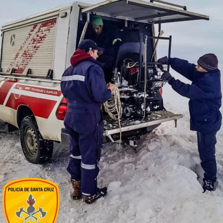 Operativo de casi ocho horas: Bomberos de Gobernador Gregores rescataron a una mujer aislada por la nieve Operativo de casi ocho horas: Bomberos de Gobernador Gregores rescataron a una mujer aislada por la nieve