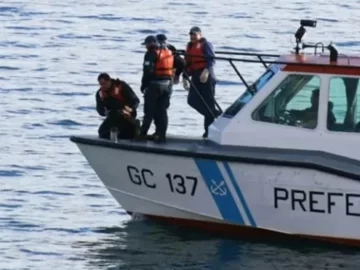Tragedia en Bariloche: una niña de 3 años murió al quedar atrapada en una camioneta que cayó al Nahuel Huapi Tragedia en Bariloche: una niña de 3 años murió al quedar atrapada en una camioneta que cayó al Nahuel Huapi