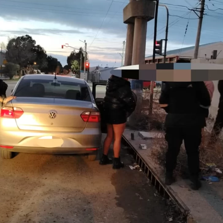 Manejaba en zigzag por una avenida de Comodoro Rivadavia y dio 1,45 en el test de alcoholemia Manejaba en zigzag por una avenida de Comodoro Rivadavia y dio 1,45 en el test de alcoholemia