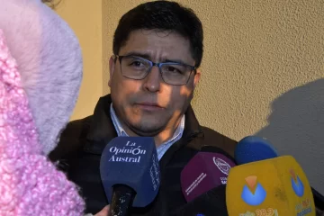 Claudio Vidal entregó viviendas en Río Gallegos y aseguró que la demanda habitacional “es enorme” Claudio Vidal entregó viviendas en Río Gallegos y aseguró que la demanda habitacional “es enorme”