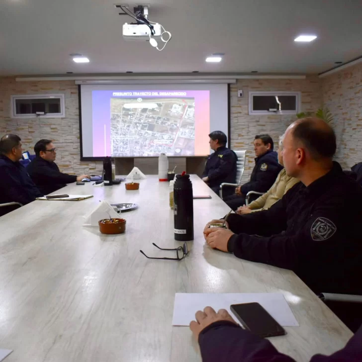 Reunión estratégica de la Policía para continuar con la búsqueda de César Aguilar, vecino de Río Gallegos desaparecido hace más de una semana Reunión estratégica de la Policía para continuar con la búsqueda de César Aguilar, vecino de Río Gallegos desaparecido hace más de una semana