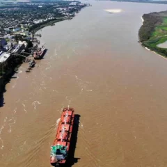 Puertos paralizados: el conflicto por la desregulación del practicaje amenaza al comercio exterior argentino