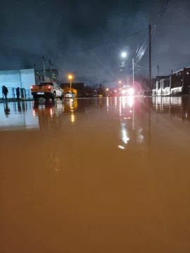 Río Gallegos bajo el agua: Evita, San Benito y varios barrios más con calles intransitables mientras los vecinos esperan respuestas Río Gallegos bajo el agua: Evita, San Benito y varios barrios más con calles intransitables mientras los vecinos esperan respuestas