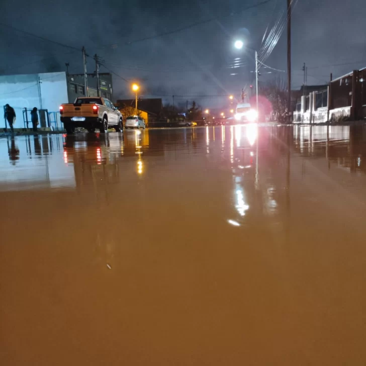 Río Gallegos bajo el agua: Evita, San Benito y varios barrios más con calles intransitables mientras los vecinos esperan respuestas Río Gallegos bajo el agua: Evita, San Benito y varios barrios más con calles intransitables mientras los vecinos esperan respuestas