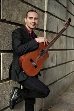 Juan Villarreal, el cantor que volvió a Río Gallegos para cantar en el auditorio que lleva el nombre de su padre Juan Villarreal, el cantor que volvió a Río Gallegos para cantar en el auditorio que lleva el nombre de su padre
