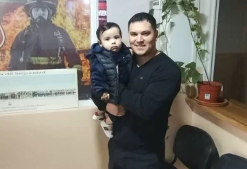 El emotivo reconocimiento a un bombero que salvó a un bebé de 9 meses: “Estamos agradecidos de por vida” El emotivo reconocimiento a un bombero que salvó a un bebé de 9 meses: “Estamos agradecidos de por vida”