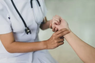 El Gobierno estableció nuevas condiciones para atender a extranjeros en hospitales públicos El Gobierno estableció nuevas condiciones para atender a extranjeros en hospitales públicos