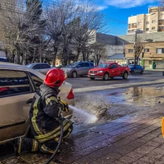 Río Gallegos: bomberos intervinieron por derrame de combustible en avenida Néstor Kirchner