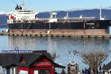 Andrés Dachary, secretario de Malvinas: “Nunca en la historia de Tierra del Fuego ingresó un buque petrolero británico” Andrés Dachary, secretario de Malvinas: “Nunca en la historia de Tierra del Fuego ingresó un buque petrolero británico”
