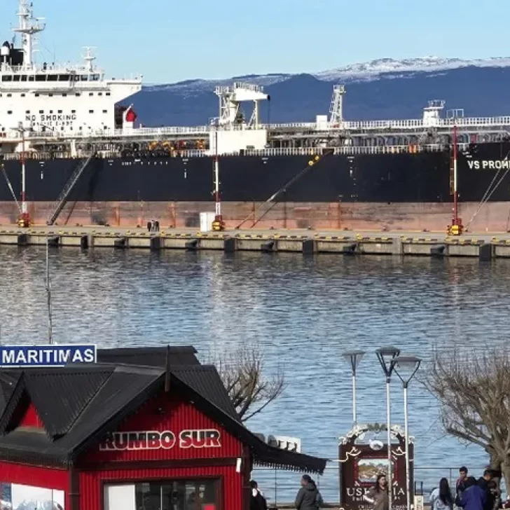 Andrés Dachary, secretario de Malvinas: “Nunca en la historia de Tierra del Fuego ingresó un buque petrolero británico” Andrés Dachary, secretario de Malvinas: “Nunca en la historia de Tierra del Fuego ingresó un buque petrolero británico”