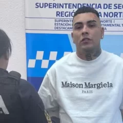 Iba a un cumpleaños y terminó detenido: Callejero Fino llevaba un arma de guerra en una camioneta sin patente