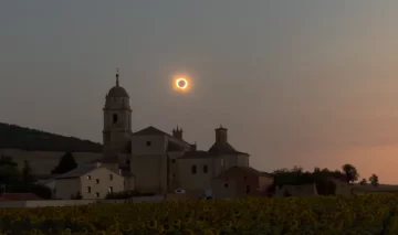 Video. Así se vivió el eclipse total de sol en España Video. Así se vivió el eclipse total de sol en España