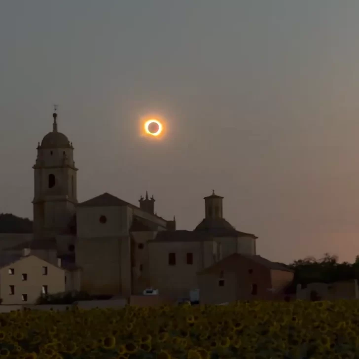 Video. Así se vivió el eclipse total de sol en España Video. Así se vivió el eclipse total de sol en España