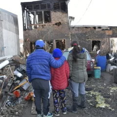 “El fuego se llevó todo”: el dolor de una familia que perdió su casa en un incendio en Río Gallegos