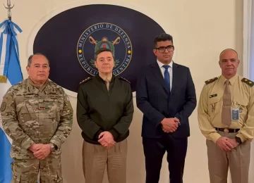 Jairo Guzmán se reunió con el ministro de Defensa para abordar temas vinculados a Santa Cruz Jairo Guzmán se reunió con el ministro de Defensa para abordar temas vinculados a Santa Cruz
