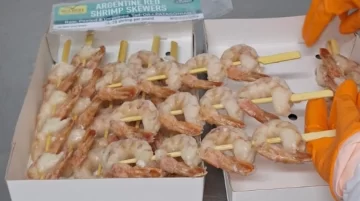 En Puerto Deseado se certificó la primera exportación de brochetas de langostino hacia EE UU En Puerto Deseado se certificó la primera exportación de brochetas de langostino hacia EE UU