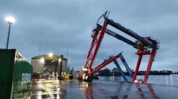 Se derrumbó parte de un muelle en Puerto Dock Sud tras el fuerte temporal en Buenos Aires Se derrumbó parte de un muelle en Puerto Dock Sud tras el fuerte temporal en Buenos Aires