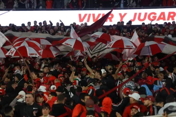 Murió un hincha de River en el Monumental tras la eliminación ante Independiente Santa Fe Murió un hincha de River en el Monumental tras la eliminación ante Independiente Santa Fe