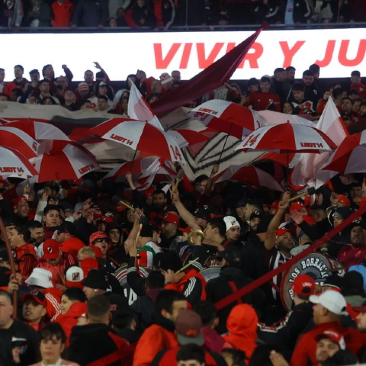 Murió un hincha de River en el Monumental tras la eliminación ante Independiente Santa Fe Murió un hincha de River en el Monumental tras la eliminación ante Independiente Santa Fe