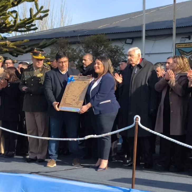 Desde Piedra Buena, Vidal anunció una inversión de $ 60 mil millones en viviendas para toda Santa Cruz Desde Piedra Buena, Vidal anunció una inversión de $ 60 mil millones en viviendas para toda Santa Cruz