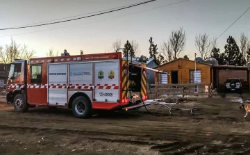 Se incendió el entretecho de una vivienda y Bomberos controló las llamas a tiempo Se incendió el entretecho de una vivienda y Bomberos controló las llamas a tiempo