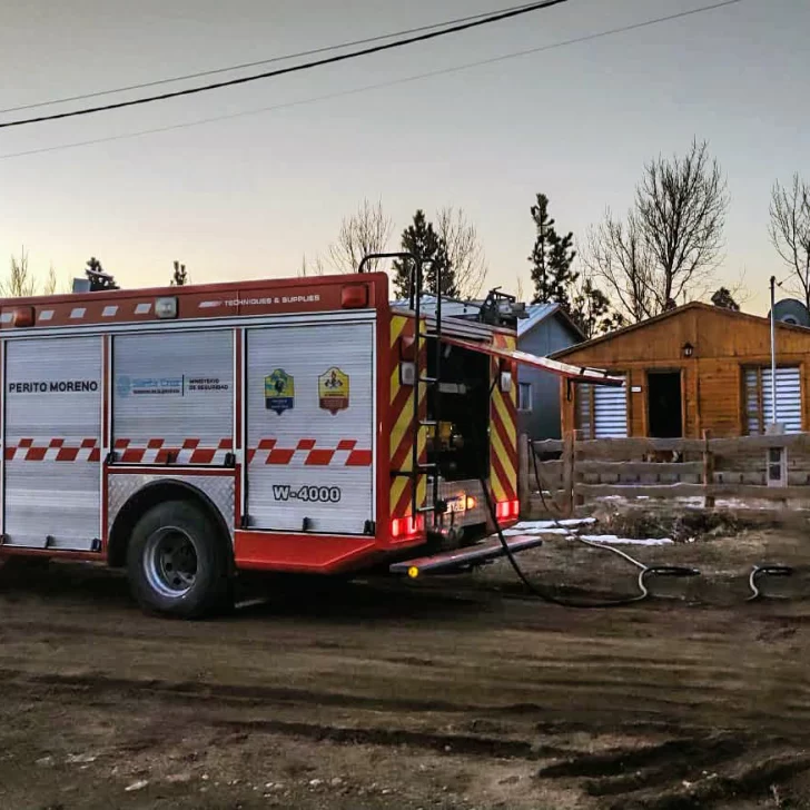 Se incendió el entretecho de una vivienda y Bomberos controló las llamas a tiempo Se incendió el entretecho de una vivienda y Bomberos controló las llamas a tiempo