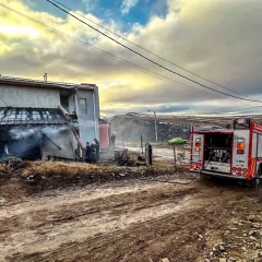 Realizaba tareas de mantenimiento en una moto y terminó con quemaduras tras un incendio en su taller