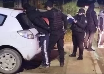 Entraron a robar una casa del Rotary 23, escaparon y fueron atrapados con un arma de fuego Entraron a robar una casa del Rotary 23, escaparon y fueron atrapados con un arma de fuego