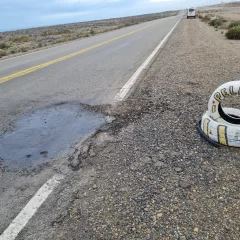 Comenzaron a reparar baches en la Ruta Nacional 3 entre Caleta Olivia y Ramón Santos