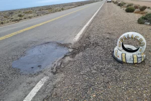Comenzaron a reparar baches en la Ruta Nacional 3 entre Caleta Olivia y Ramón Santos Comenzaron a reparar baches en la Ruta Nacional 3 entre Caleta Olivia y Ramón Santos