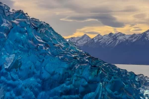 Un témpano giró frente al glaciar Perito Moreno y reveló su cara oculta: “Este azul no se mira, se habita” Un témpano giró frente al glaciar Perito Moreno y reveló su cara oculta: “Este azul no se mira, se habita”