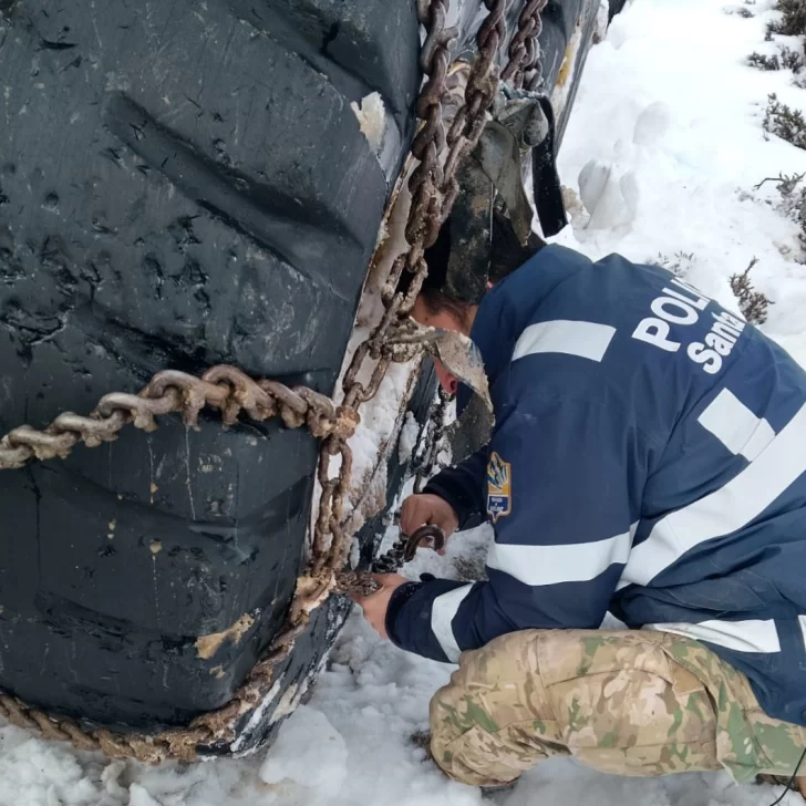 Estancias quedaron “aisladas” por la nieve en Santa Cruz y fueron asistidas el fin de semana Estancias quedaron “aisladas” por la nieve en Santa Cruz y fueron asistidas el fin de semana