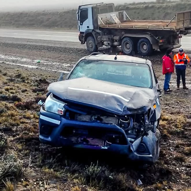 Reventó un neumático, perdió el control, despistó y volcó en la Ruta 3 cerca de Puerto San Julián Reventó un neumático, perdió el control, despistó y volcó en la Ruta 3 cerca de Puerto San Julián