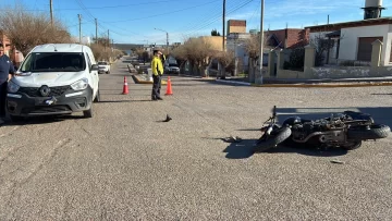 Motociclista terminó en el hospital luego de ser impactado por un utilitario Motociclista terminó en el hospital luego de ser impactado por un utilitario