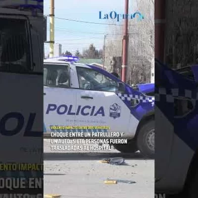 Un patrullero chocó mientras iba a asistir a una persona en crisis: siete personas hospitalizadas Un patrullero chocó mientras iba a asistir a una persona en crisis: siete personas hospitalizadas