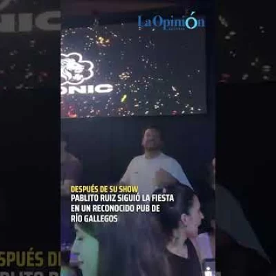 Del escenario a la pista: Pablito Ruiz siguió la fista en un pub de Río Gallegos