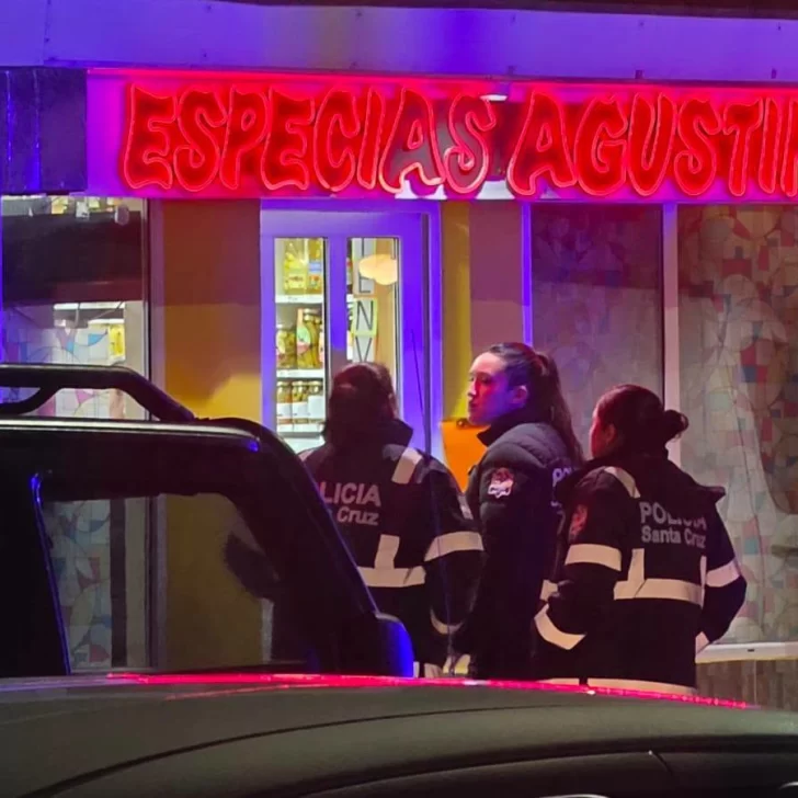 Allanamientos en Trelew tras robo millonario en un comercio de Santa Cruz: ataron a los dueños y sustrajeron dólares Allanamientos en Trelew tras robo millonario en un comercio de Santa Cruz: ataron a los dueños y sustrajeron dólares