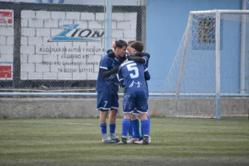 Bancruz apabulló a Santa Cruz F.C de Río Turbio: goleada 7 a 0 del “Azzurro” Bancruz apabulló a Santa Cruz F.C de Río Turbio: goleada 7 a 0 del “Azzurro”