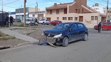 Una conductora debió ser hospitalizada tras un violento choque en Caleta Olivia Una conductora debió ser hospitalizada tras un violento choque en Caleta Olivia