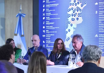 Scioli confirmó que El Calafate será sede del Consejo Federal y del Foro Nacional de Turismo en octubre Scioli confirmó que El Calafate será sede del Consejo Federal y del Foro Nacional de Turismo en octubre