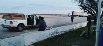 Alerta en la Ruta 3: detectaron a una menor de 14 años con dos hombres y bebidas alcohólicas Alerta en la Ruta 3: detectaron a una menor de 14 años con dos hombres y bebidas alcohólicas