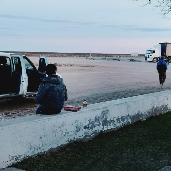 Alerta en la Ruta 3: detectaron a una menor de 14 años con dos hombres y bebidas alcohólicas Alerta en la Ruta 3: detectaron a una menor de 14 años con dos hombres y bebidas alcohólicas