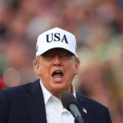 Trump rechazó regular la IA y denunció una “enfermiza conspiración”