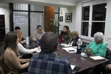 El Gobierno de Santa Cruz mantuvo la primera mesa técnica con ADOSAC El Gobierno de Santa Cruz mantuvo la primera mesa técnica con ADOSAC