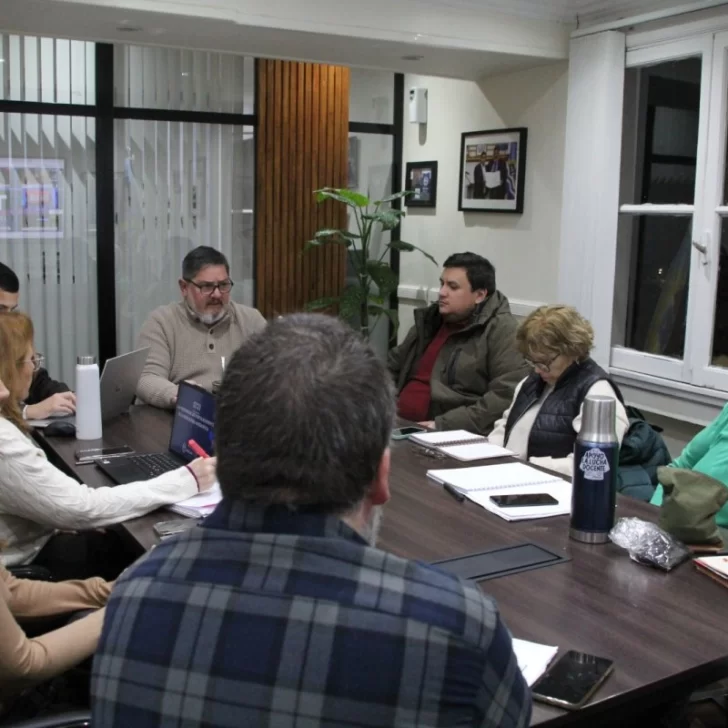 El Gobierno de Santa Cruz mantuvo la primera mesa técnica con ADOSAC El Gobierno de Santa Cruz mantuvo la primera mesa técnica con ADOSAC