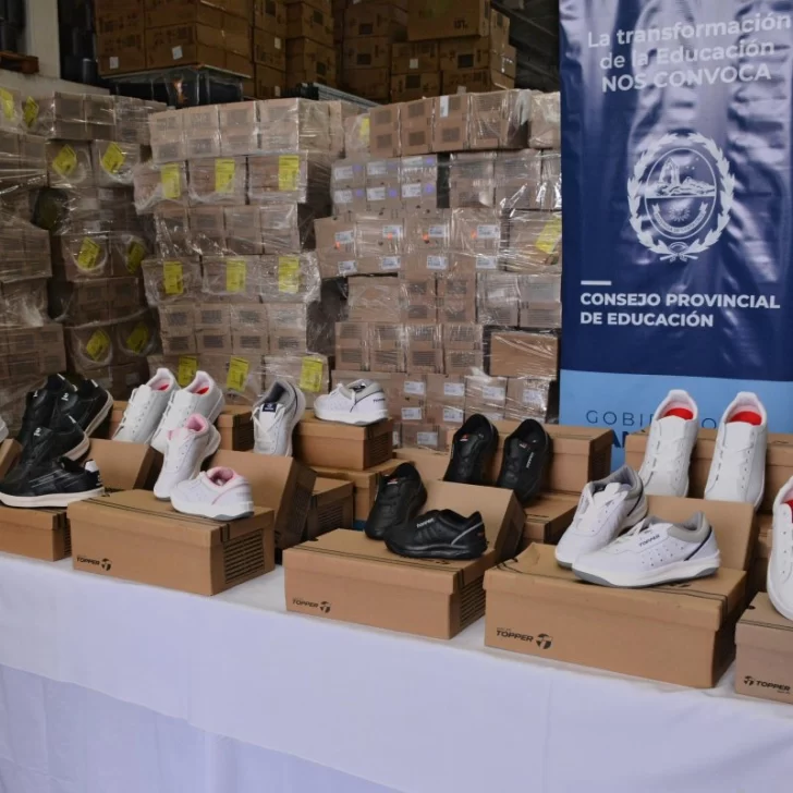 Las Heras será el punto de partida para la entrega de zapatillas a estudiantes Las Heras será el punto de partida para la entrega de zapatillas a estudiantes
